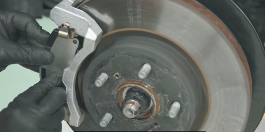 Can I Use WD-40 on My Car Brakes expert opinion