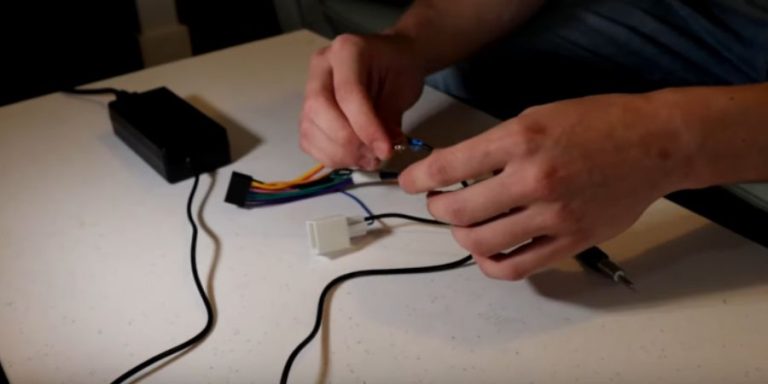 How to Connect a Wall Plug to a Car Battery