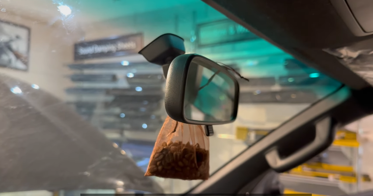 using coffee grounds for car smelt